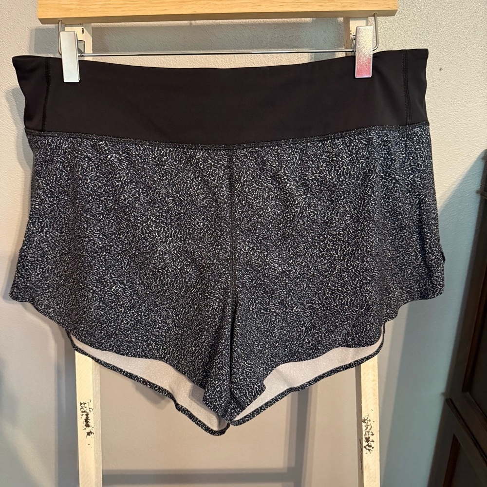 Athleta Black and White Print Athletic Shorts Size L